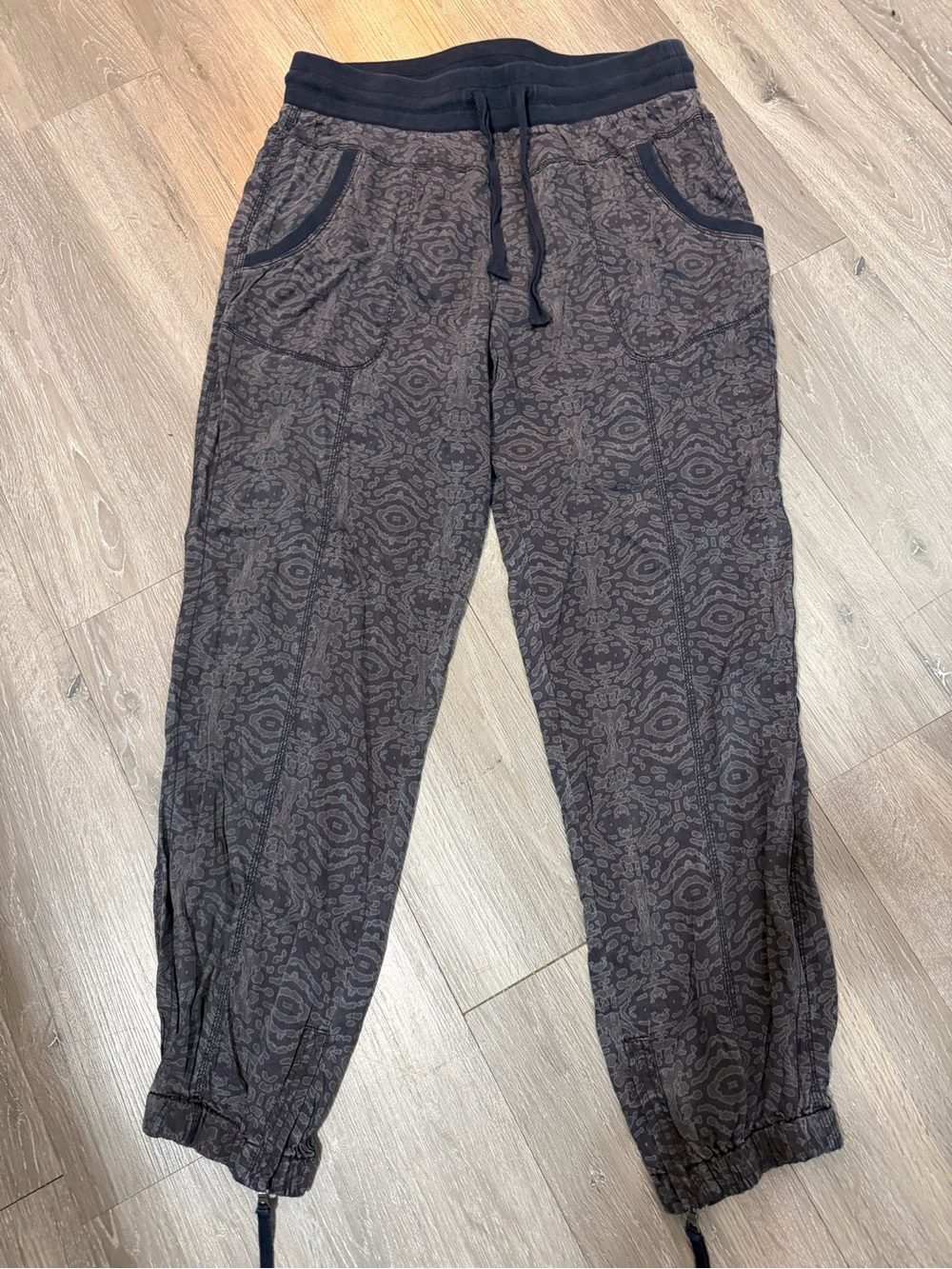 Marrakech Women's Gray-Patterned Drawstring Jogger Pants size L